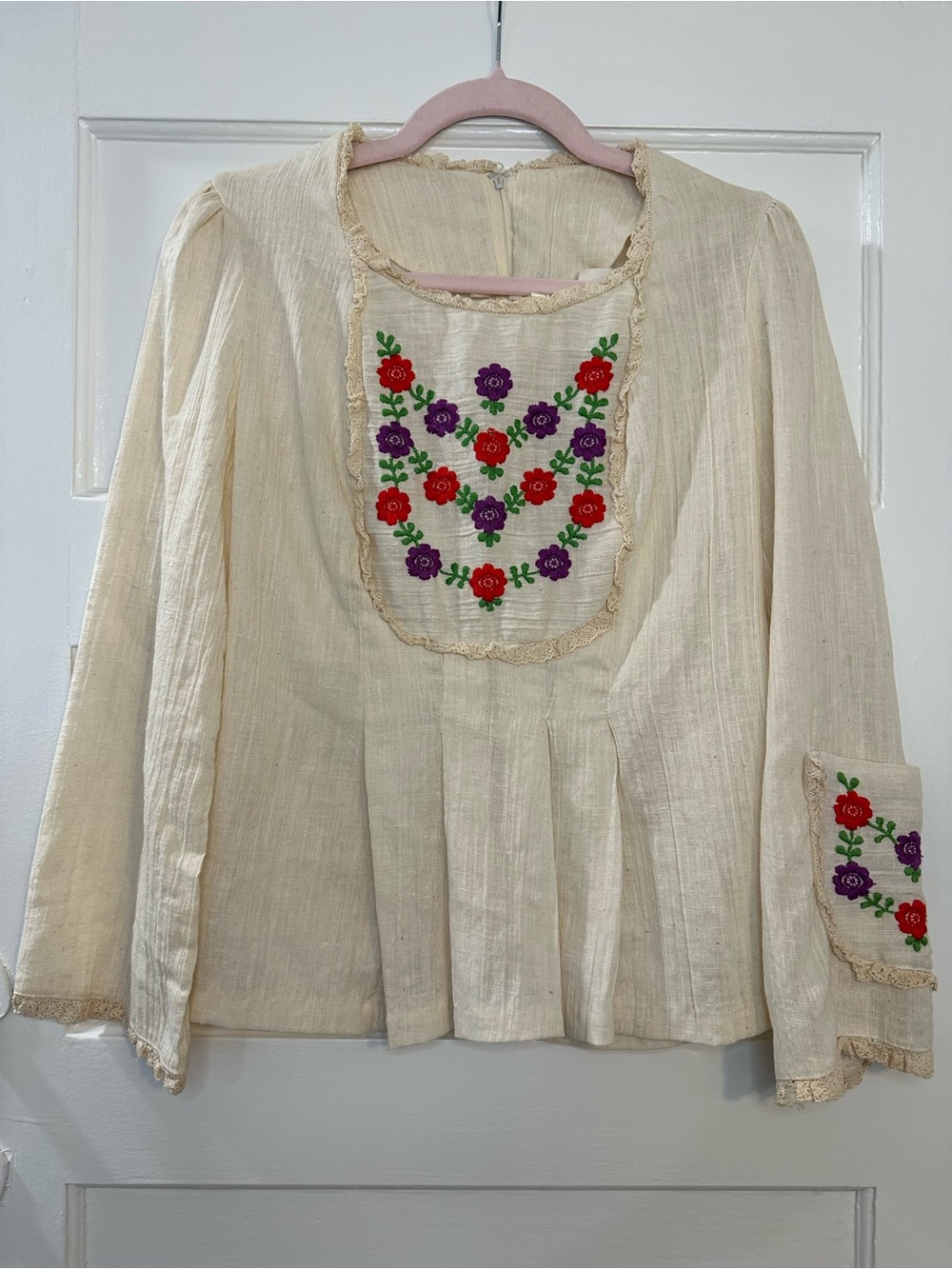 Rare VTG Women’s Peasant Floral Embroidered Bell Sleeve Boho Blouse